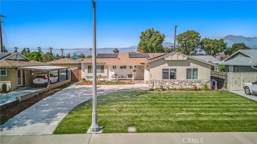 1089 E Columbia Avenue, Pomona, California 91767 home-pic-1